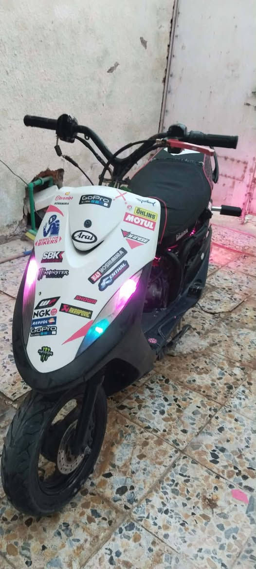 السلام عليكم شباب دراجه ماكس عدله مكينه 55 امزوده سارنصه رياضيه للبيع 450 وبيه مجال الرقم ***********
