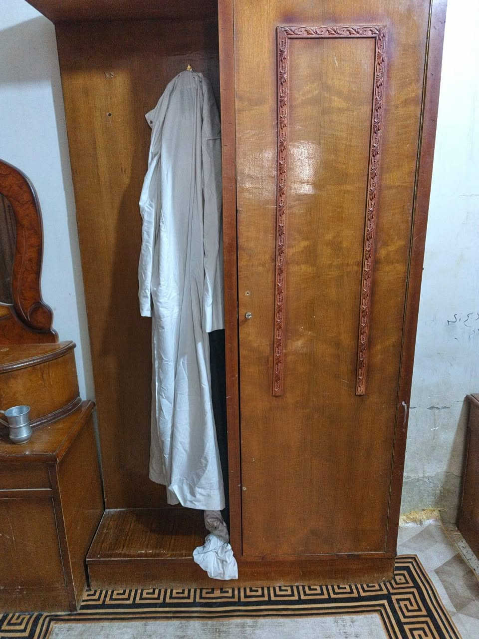 سلام عليكم ورحمة الله وبركاته مكلف بنشر غرفه النوم البيع سعر مناسب 300الف رقم صاحبه *********** مكان الزبير محالت شمال
