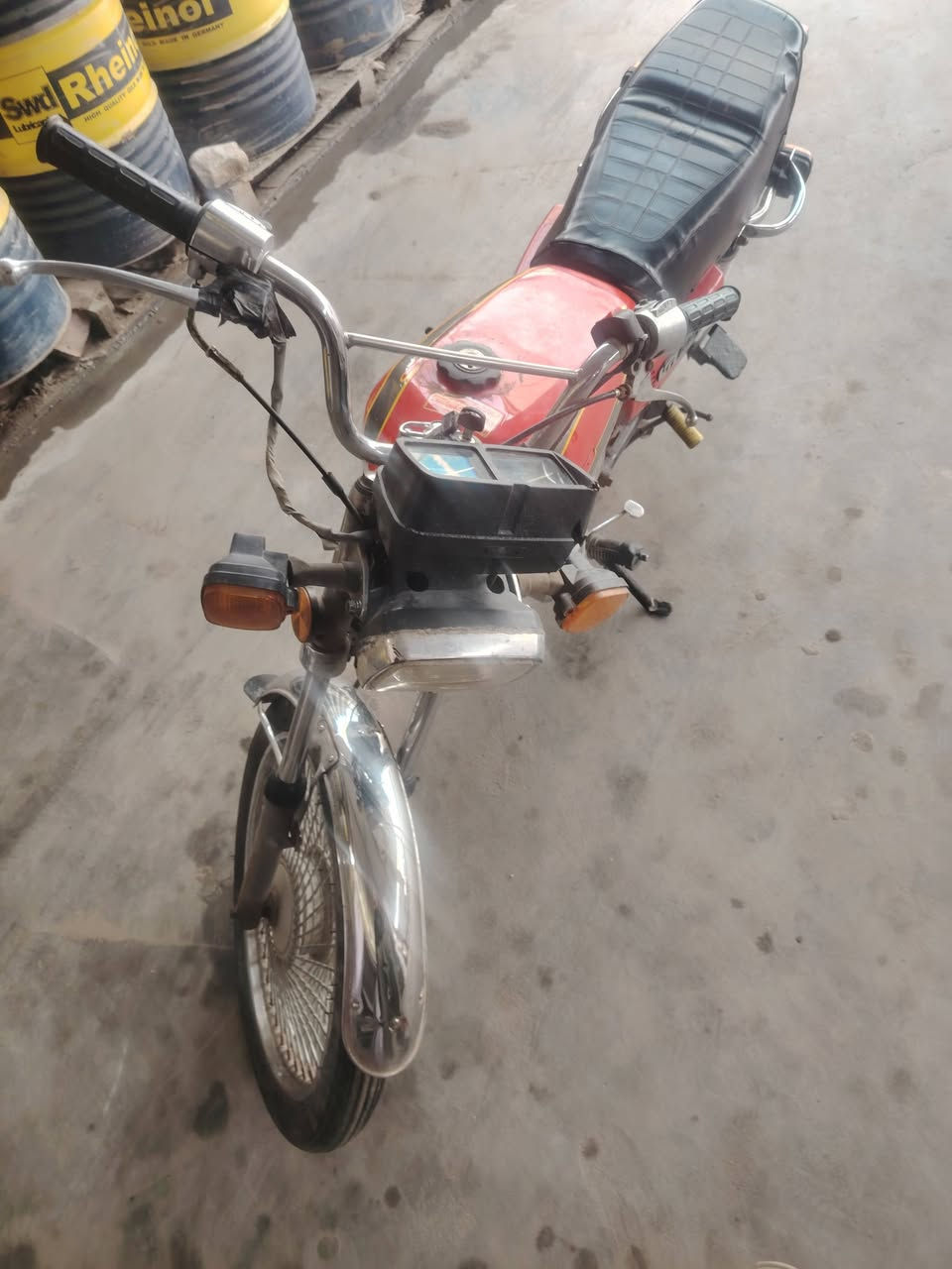 السلام عليكم دراجه اربعه كير للبيع دراجه كامله مكينه نضيفه كهربائيات كلها شغاله اوراق سكنر
رقم موبايل *********** سعر دراجه 300 الف
