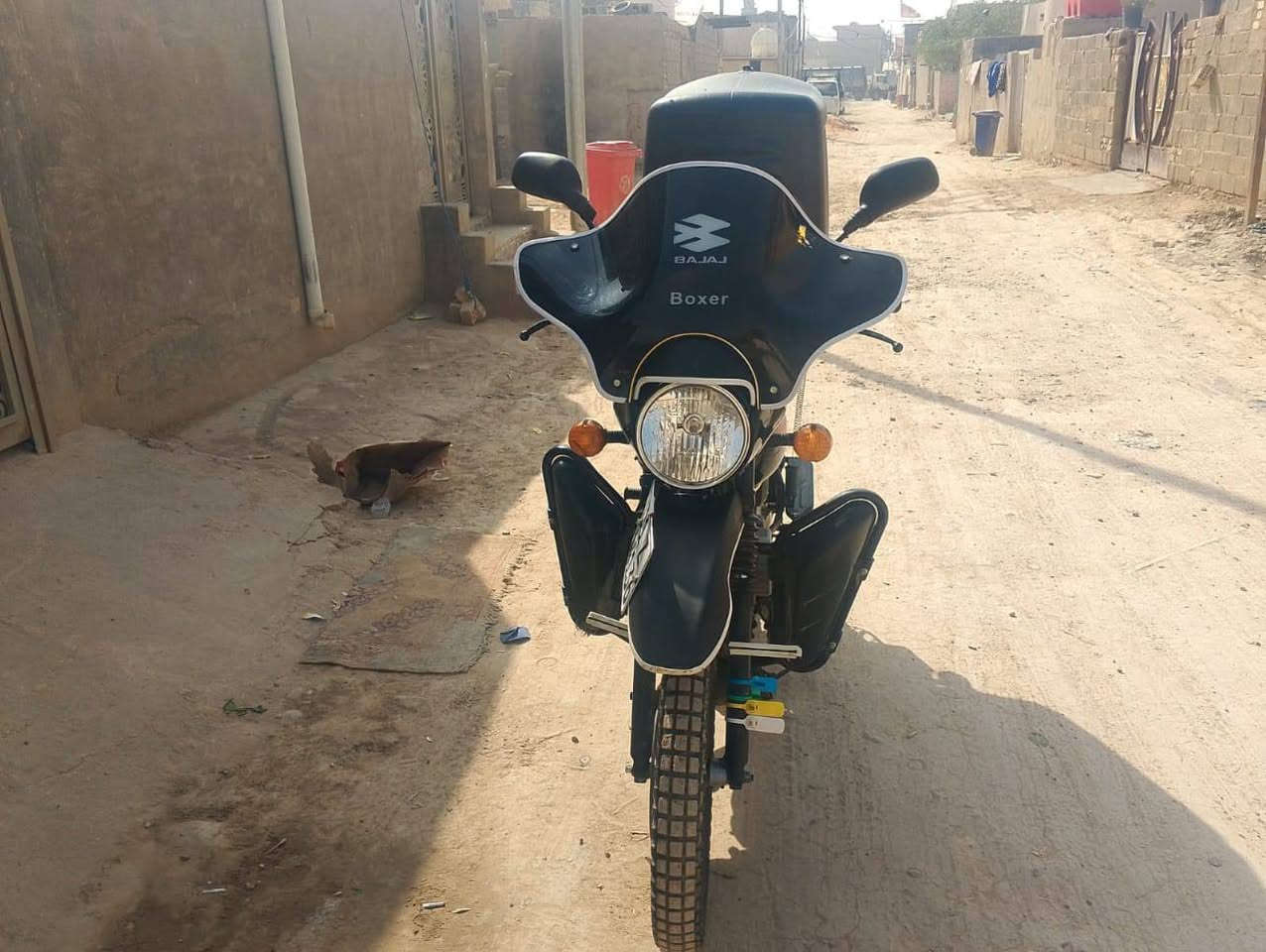 سلام عليكم مرخصت الدمن حبايبي بوكسر موديل 23اي نقص مابيه مكينه جديده شادله دراجه خير من الله كبل لشارع ما مشتغل بيه دلفري  تحويل ثاني يوم السعر مليونين و250وبيه مجال رقمي واتس***********
