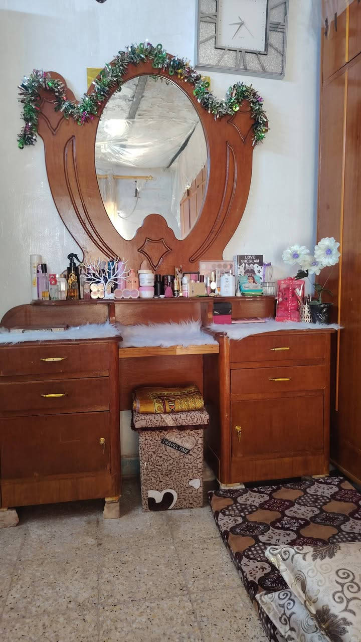 غرفة اخشاب مستعملة خشب ثگيل سعر 750 وبيه مجال 
*********** وبي واتساب 
رشيديه مجمع السكني سد بادوش
