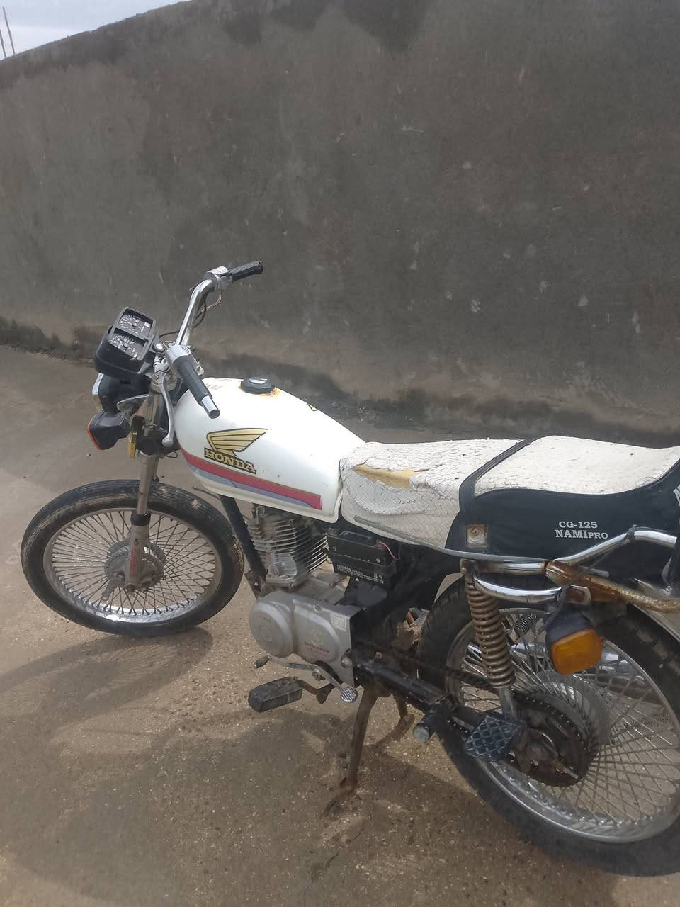 سلام عليكم دراجه البيع 2020كلك أوراق ضايعه عندي مككفوله مكاني جامعه الحله قرب نبي الله ايوب 200وبيه مجال ***********
