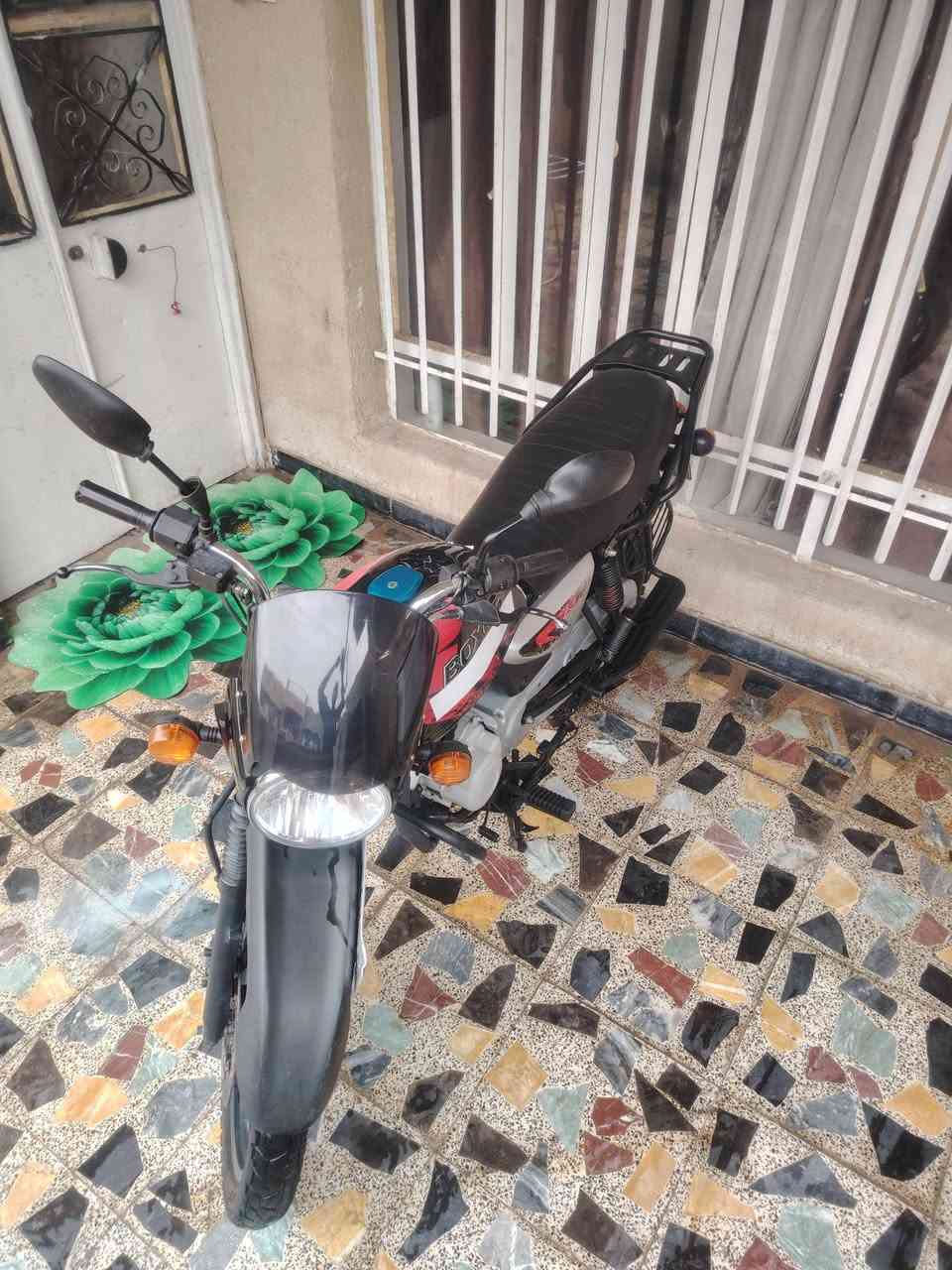 السلام وعليكم بوكسر مديل ٢٣ طالعه بل ٢٤ رقم وسنويه انگليزي بغداد
ماشيه 17K جديده تراي زيرو محرك صبانه ممدوده علي استخدام شخصي مامشتغله دلفري السعر 2100 متوازي عله بيعتهه مكاني بغداد زعفرانيه ***********
