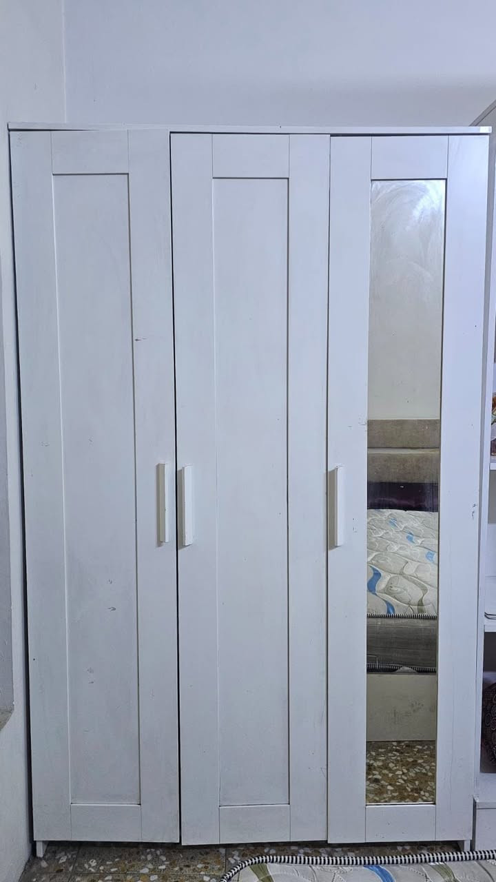 السلام عليكم غرفة تركية نضيفة جدا للبيع مع كنتور طفل بحالة جيدة السعر ٤٠٠ الف
للتواصل واتس اب ***********
