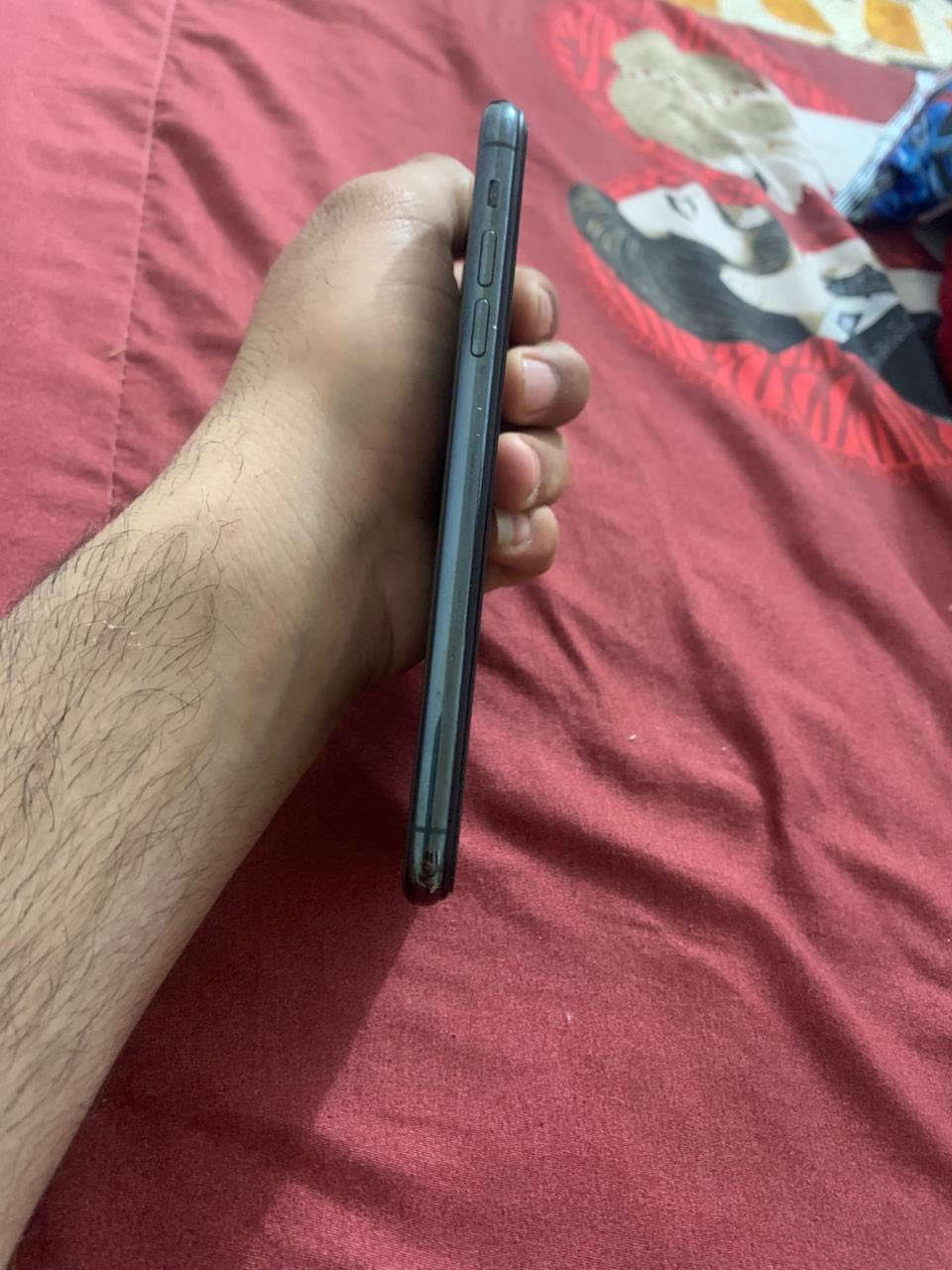 ١١ برو ماكس ذاكره 256بطاريه 79جهاز كلش نضيف مبدل بس شاشه اصليه 3 خيرات السعر 250 رقمي ***********
