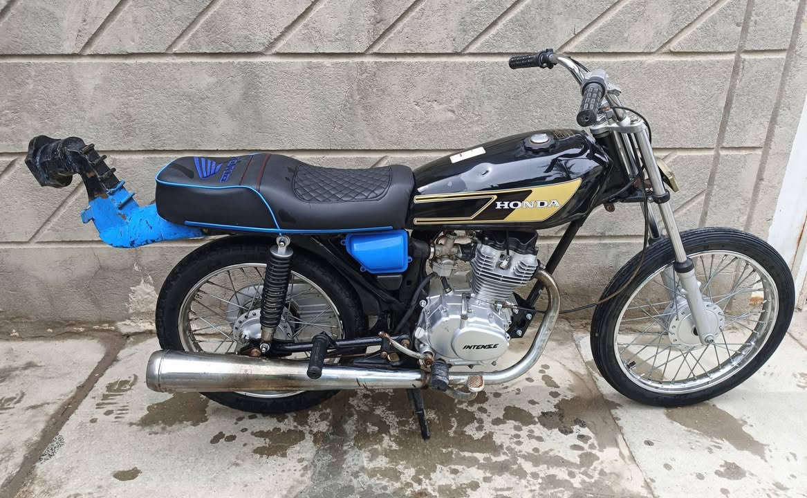 السلام عليكم دراجه للبيع تعمير 25 ما مفتوحه كلك كلك  لدراجه سعرها 525 مكاني ناصريه مركز ***********
