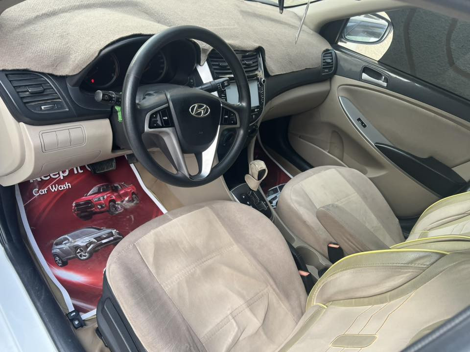 سلام عليكم اكسنت للبيع 2016 للبيع تفاصيل كدامك سيارة جاهزة ماناقصه شي خليجي رقم بغداد العنوان بغداد السعر 120وبيها مجال للاستفسار واستاب ***********.
