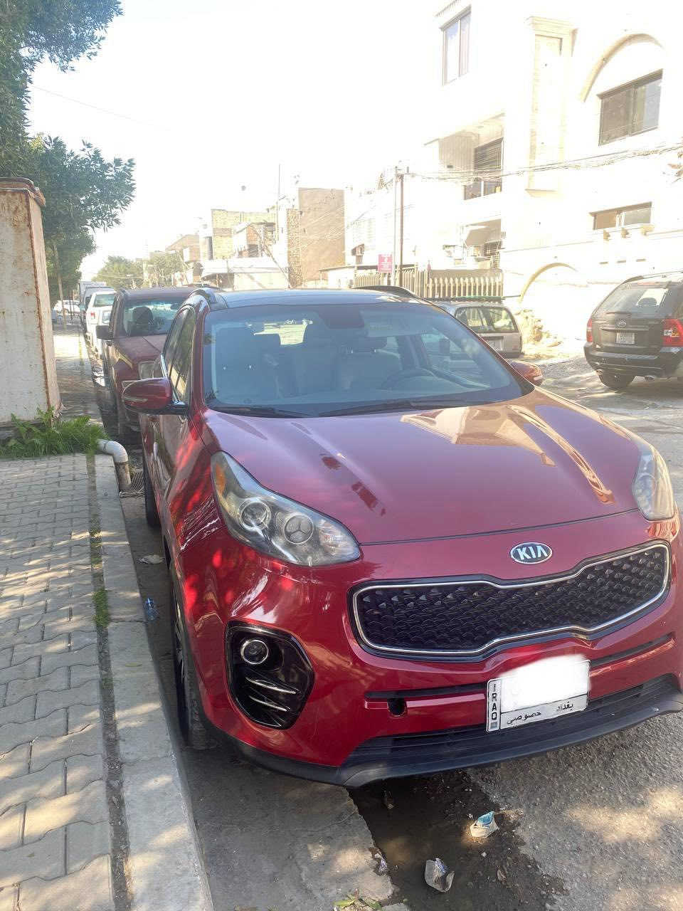 السلام عليكم.
عندي سبورتج وارد امريكي ٢٠١٨  ex بانوراما  داخل جلد مري شفط محرك ٢٤٠٠ تبريد قطعتين ماشيه ٦٥ الف ميل ، ضربتهه جاملغ وباب السايق  وانضربت عندي بلجهه العكس السايق ومصلحه كما موضح بلصور .
السعر ١٥٥ وبيهه مجال بسيط  
***********
