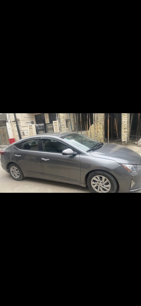 السلام عليكم
النترا 2019 وراد امريكي 
محرك2000
مواصفات عادية
مكانه بغداد-الدورة
السعر 125 ورقة وبيهة مجال

الاتصال :***********
