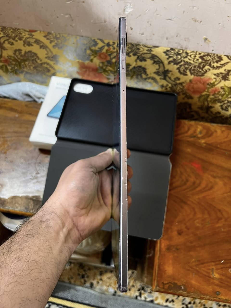 تابلت Honor Pad X9 للبيع
ذاكرة 128 GB 
مستخدم كامل ملحقاته 
السعر 150,000 الف دينار 
العنوان بغداد حي اور ام الكبر و الغزلان او جميلة شارع الركن الابيض او كرادة مريم ..
هاتف ***********
