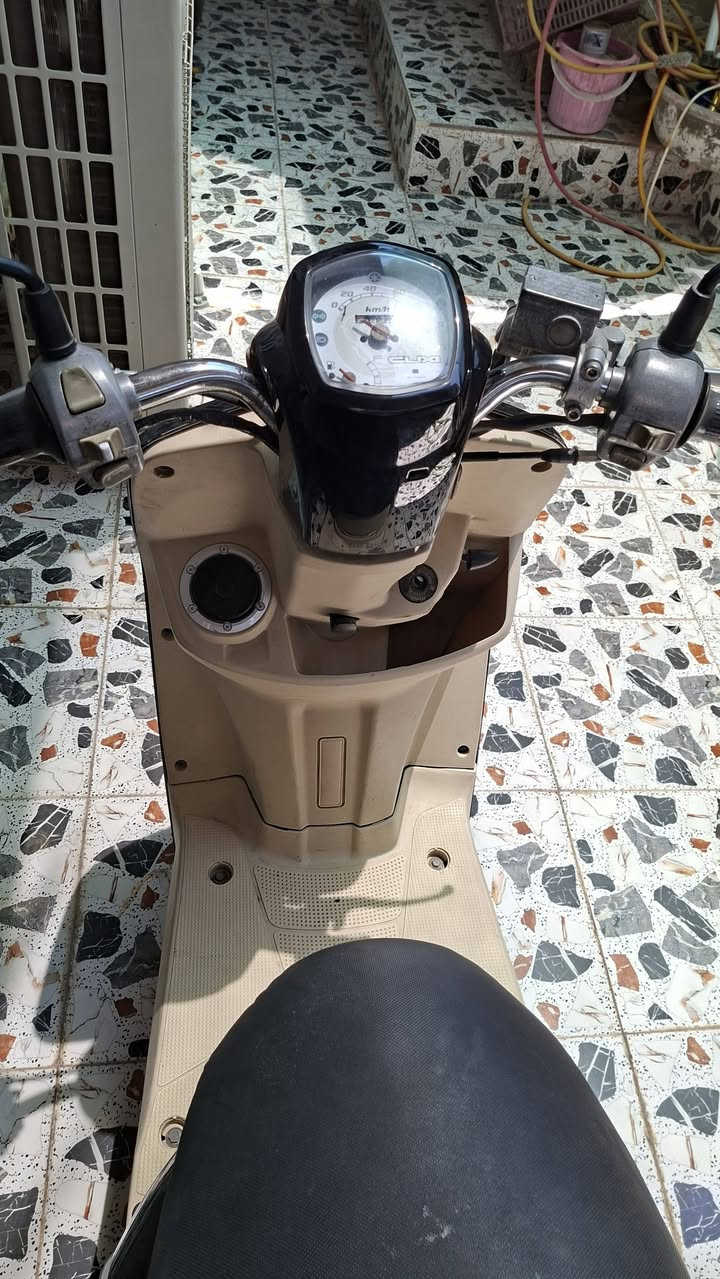 السلام عليكم
دراجة بوليس كابريتر 🛵
موديل:2008
دراجه مرتبه كفرات تجارية اسود داخل كريمي 
قبل شهرين ذبيتلها مكينة و عفتها لان عندي دراسة
 و حاليا مستحقه بس سحك تسحكها وتتوكل على الله
السعر 650 وبيها مجال.
للتواصل خاص.


**إذا كنت صاحب هذا الإعلان وتريد حذفه لأي سبب، رجاءا أرسل رسالة إلى الدعم الفني**
