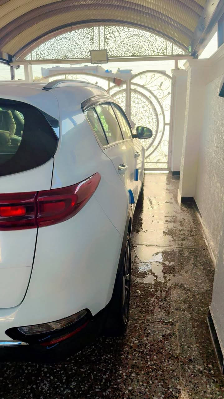 KlA SPORTGE
السلام عليكم
موديل /2020
رقم _بغداد 
مكينه دوش المرغوبه 
حساسات خلفي امامي
كشنات كهرباي
سويج
مري شفط 
تحكمات ستيرن
سياره على وضع الشركه 
فقط اثر حالوب بل قمار قليل ومابين فقط الامانه
سياره  مكفوله كفاله عامه 
ماشيه 56k
السعر _207$ وبيه مجال قليل 
المكان بغداد _طالبيه 
الرقم _***********
