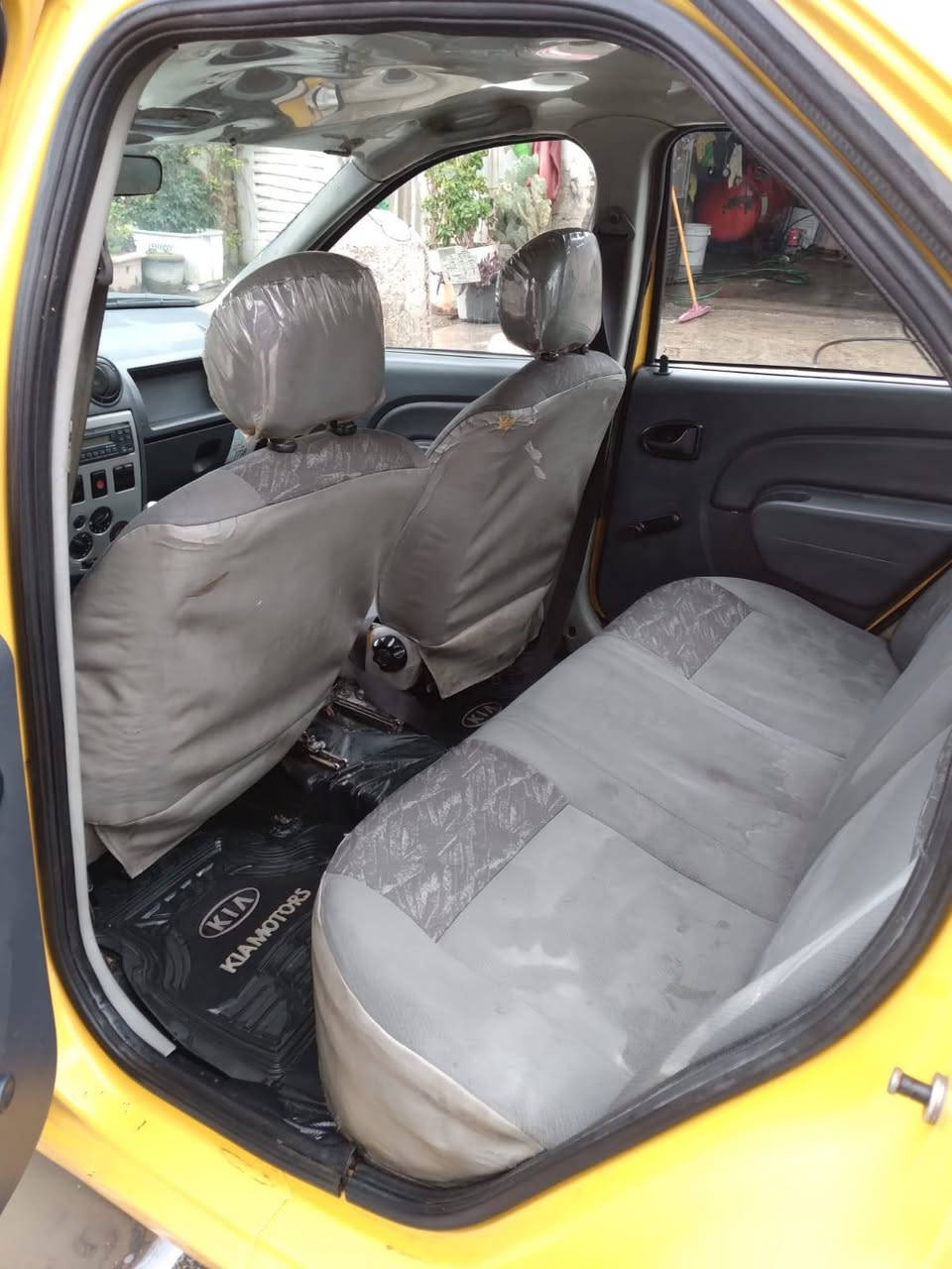 سلام عليكم البيع سياره رينو لوكان ٢٠٠٩ اصفر رقم انكليزي سنويه سته وعشرين مصفره غرامات كير ومكينه جدد صدر جديد امامي صدر خلفي جديد تخم تاير جديد عوزها بس دوشمه كهربائيات كلها كامله. سعر ٣٥ بغداد الشعب رقم تليفون *********** المو شراي اليطب رحمه الوالديكم
