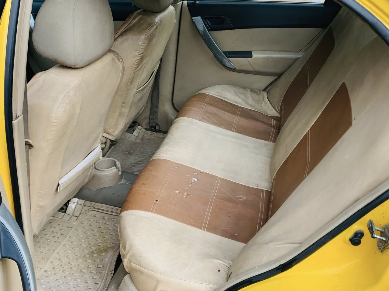 السلام عليكم
سياره افيو خليجي مكفول كير مكينه بسمي هزه جديده 
رقم انكليزي  كشر مكفول ماعده باب الصدر بي شبرين صبغ
***********
السعر ٦٤
