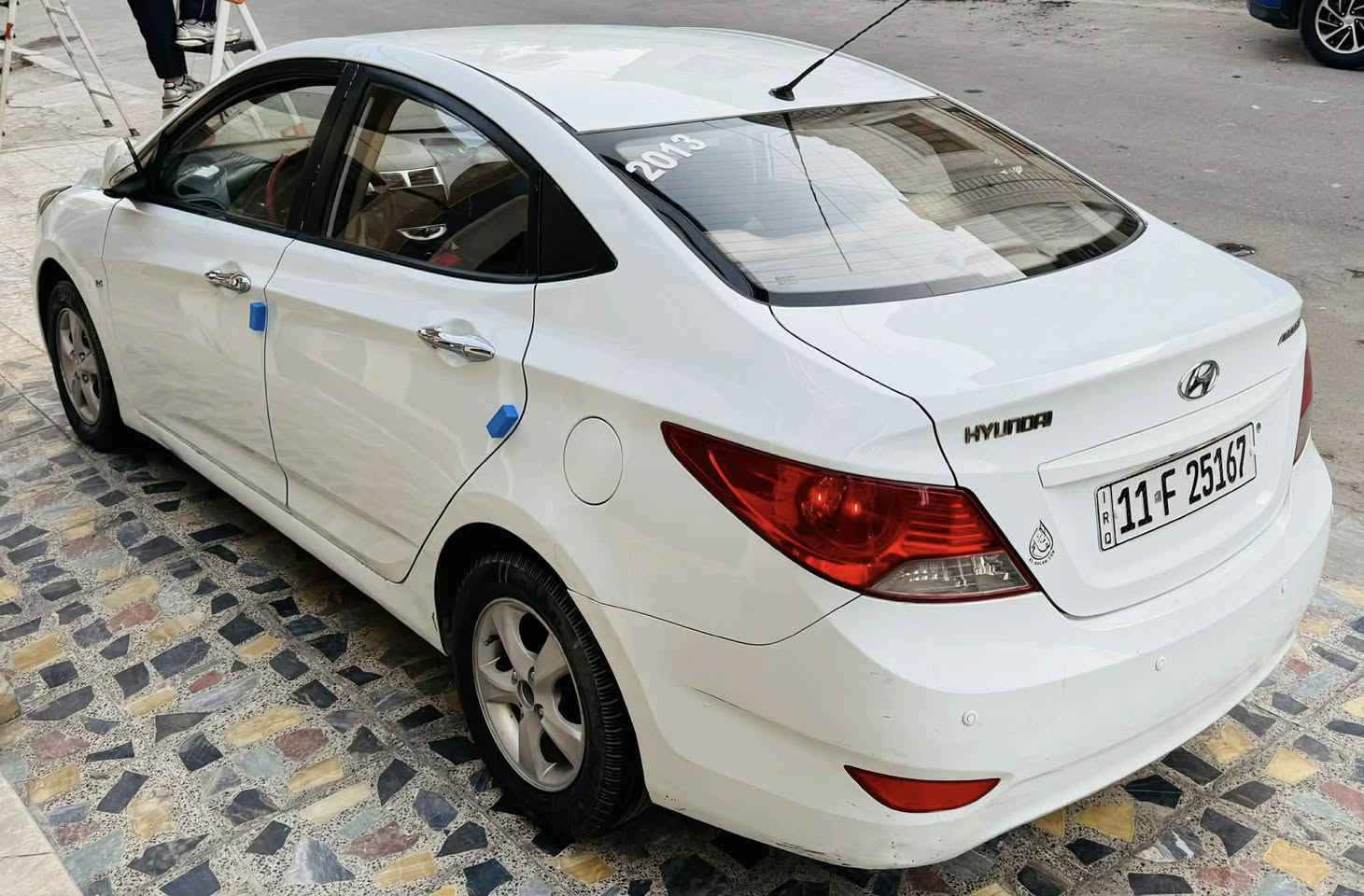 السلام عليكم عندي اكسنت ٢٠١٣ خليجي رقم بغداد الدولي 
جديد سنويه وأرقام وهزه كله جديد لل ٢٠٣١ بسمي تحويل ثاني يوم محرك ١٦٠٠ دوش المرغوب سياره نضيفه وجاهزه مابيها اي نقص بيها صبخ بسيط فقط بل جاملغ بدون اي داخل اثر طخه كلش بسيطه فقط والباقي كله مكفول 
مواصفاتها 
تحكمات 
شاشه 
كامره 
حساس 
ايكو 
اي بي اس 
حاكيه بلوتوث 
ويل كب 
اشاير يل مري 
داخل لونين 
محرك ١٦٠٠ 
سياره نضيفه وجاهزه 
مكان السياره بغداد 
عارضها ب ٩٦ وبيها مجال للشراي 
وهذا رقمي 
***********
