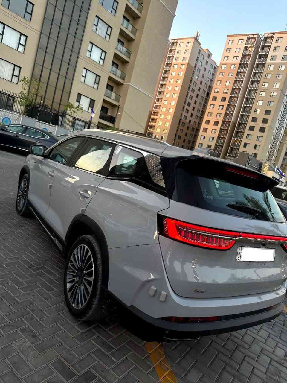 S09 2.0L LUXURY سوئیست
للتواصل على الرقم *********** بيه واتساب 

الموديل : 2026    ،    العداد: 4050 كيلو متر 
الرقم : بغداد ، خصوصي 
حالة السيارة : كلين تايتل 
المحرك : 4 سلندر  2.0L تيربو 254 حصان
الركاب : 3 صفوف مقاعد و 7 ركاب

المواصفات:
- إطارات قياس 20 إنش
- فتحة سقف بانوراما
- شاشة عرض ترفيهية قياس 15.6 انش
- شاشة عدادات رقمية قياس 10.25 انش
- كاميرات محيطية 540 درجة
- رادار تفاعلي
- نظام تحذير مغادرة المسار
- نظام الكبح التلقائي في حالة الطوارئ
- نظام القيادة شبه الذاتية
- نظام مراقبة النقطة العمياء
- نظام التحكم بنزول المنحدرات
- حساسات أمامية و خلفية 
- نظام التحذير من التصادم الأمامي والخلفي
- نظام الفرامل الأوتوماتيكي Autohold
- نظام ابل كار بلاي واندرويد أوتو لاسلكي
- نظام صوتي متطور 8 سماعات من Sony
- بلوتوث / هاتف السيارة
- مقعد السائق والراكب كهربائي
- مقاعد السائق والراكب تدفئة + تبريد 
- إنارة محيطية + إنارة ترحيبية
- عتبات الأبواب مضيئة
- الأضواء الأمامية والخلفية أوتوماتيكية ليد (LED)
- المرايا الجانبية قابلة للطي كهربائياً.
