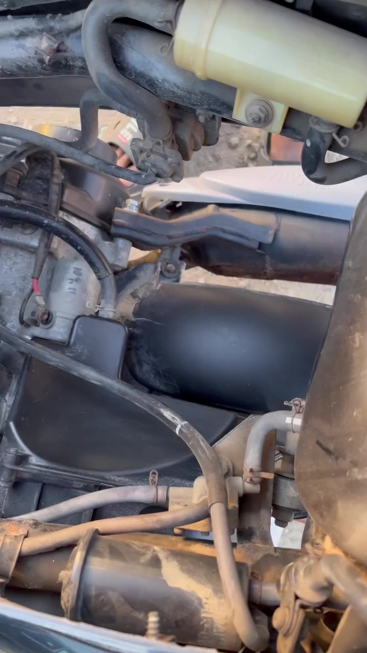 ماكس منغولي رمبه
برغي ما مفتوح منها مصلح ما واصله ابد 
الجاملغ الوره مكسور وجاملغ الكدام موجود الباقيه كلهن موجودات 
النضافه بعينك  
السعر 800 وبيها مجال 
كركوك امام فيلق 
واتساب ***********
