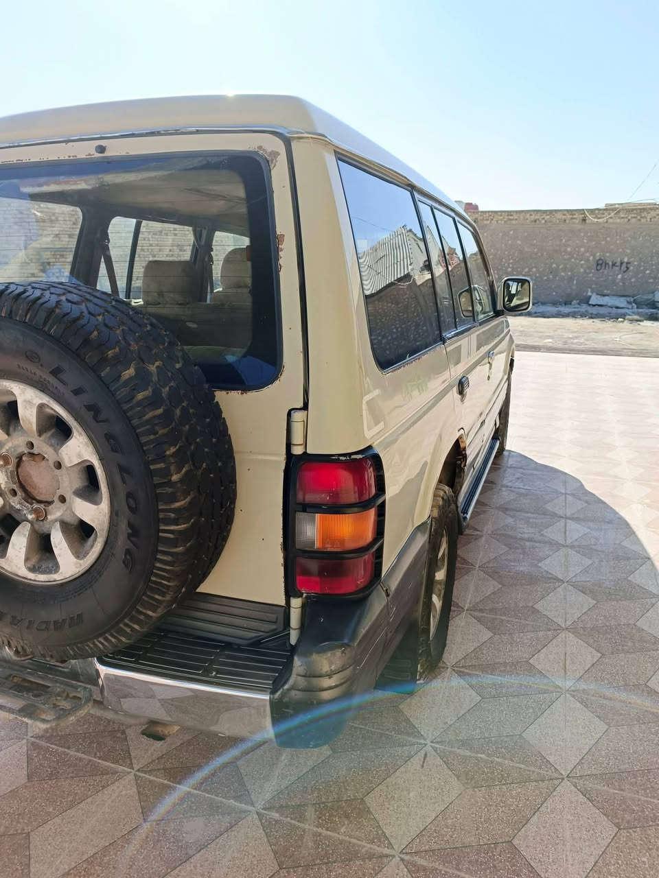 السلام عليكم باجيرو 91 رقم بصره انكليزي
38 وبيها مجال 
مكينه محوره vvt كير النمره ال3 ماتجي 
حداديه وسط كهربائيات شغاله
 مكفوله من الضربه والصبغ
 سنويه لل2030 
مكانها الديوانية قضاء الشامية 
للاستفسار الاتصال ***********
***********
