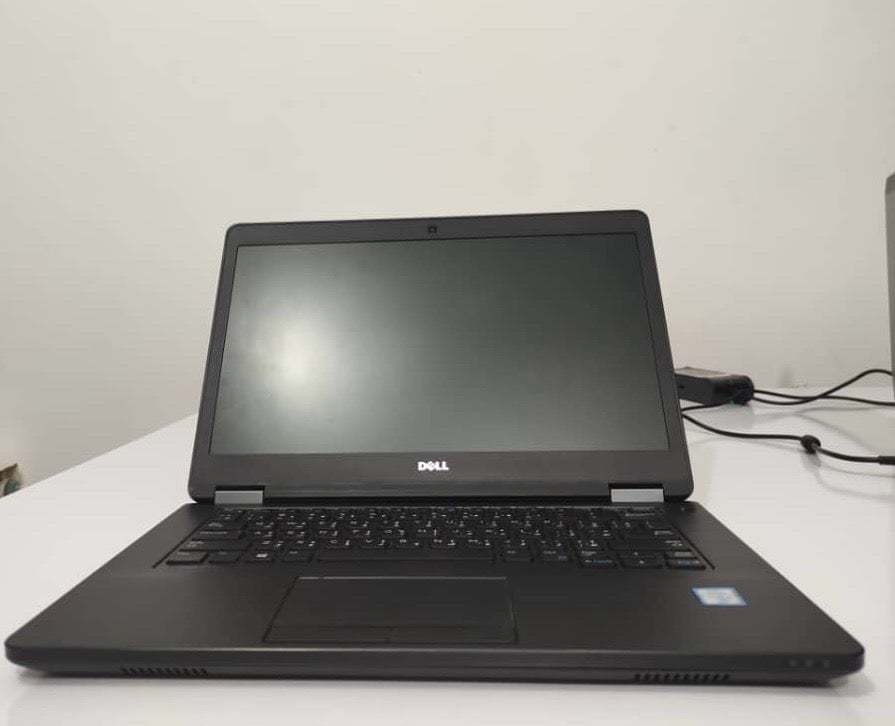 لابتوب Dell Latitude E5470 (Core i5 جيل سادس) - السعر 190 ألف

السلام عليكم ورحمة الله،

للبيع لابتوب ديل (Dell) موديل Latitude E5470، لابتوب فئة أعمال نظيف جداً وجاهز للاستخدام المباشر. الجهاز سريع جداً بفضل هارد الـ SSD ومنصب عليه ويندوز 11 وأوفيس 2016.

💻 المواصفات بالتفصيل:

 * الموديل: Dell Latitude E5470

 * المعالج (CPU): Intel® Core™ i5-6200U (الجيل السادس)

 * الرام (RAM): 8 جيجابايت (8GB)

 * كرت الشاشة (GPU): Intel® HD Graphics 520 (مدمج)

 * نظام التشغيل: Windows 11 (أصلي)

 * الشاشة: دقة 1366x768 (HD)

 * البرامج: مُنصب عليه مجموعة أوفيس 2016 (وورد، إكسل...إلخ)

✅ حالة الجهاز والملحقات:

 * التخزين (الهارد): هارد سريع جداً SSD بحجم 256 جيجابايت (يفتح النظام بثواني).

 * البطارية: ممتازة، تدوم حوالي 3 ساعات (حسب الاستخدام).

 * النظافة: الجهاز نظيف جداً ومكفول من أي مشكلة.

 * الملحقات: يأتي معه الشاحن الأصلي + ماوس هدية.

💰 السعر والمكان:

 * السعر: 190 ألف دينار

 * المكان: الناصرية - الشموخ.

للتواصل والاستفسار، يرجى إرسال رساله على الوات ساب 



‭0777 364 4026‬