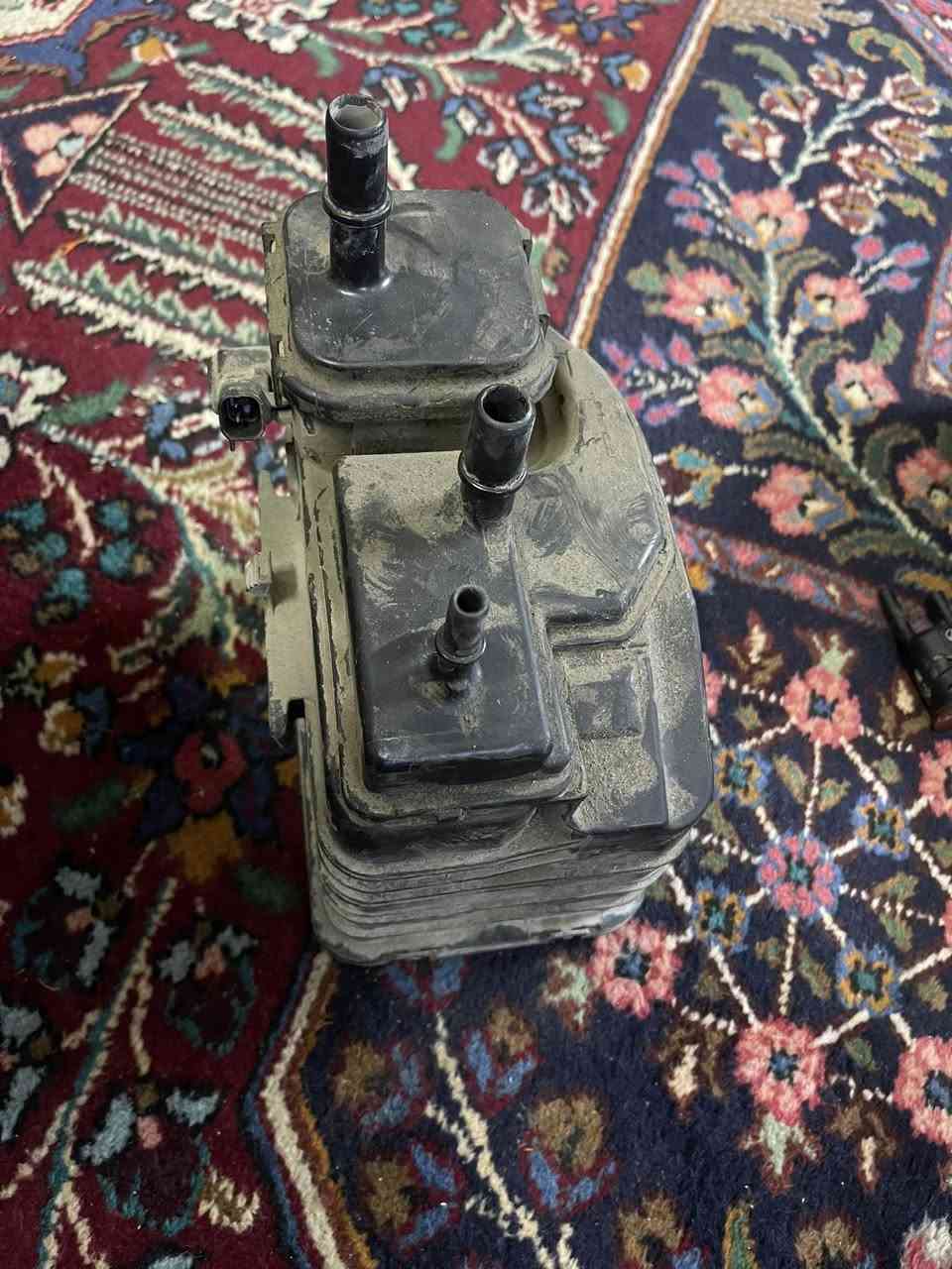 غراض كمارو ١٦ وفوك للبيع
مبخرة خلفية  ٧٠ الف
مبخرة اماميه ٣٠ الف
بروجكتر جهة السايق تك اصلي ٨٠ الف
لويات خلفية ((مهبطه)) ٤٠ الف
حساس تاير ١٠ الف
***********
