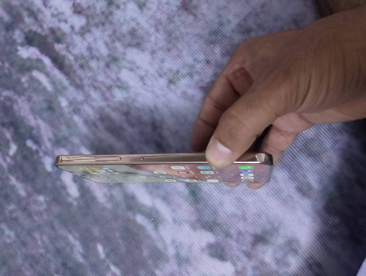 للبيع فقط HONOR X9d أخو الجديد (استخدام أقل شهر، بعده بنايلون الشركة).
• الذاكرة: 256 جيجا / الرام 24 جيجا (12+12).

• البطارية: 8300 مللي أمبير.

• الملحقات: كاملة مع الكارتونة والشاحن الأصلي.

السعر: 425 ألف.

للتواصل:  ***********
