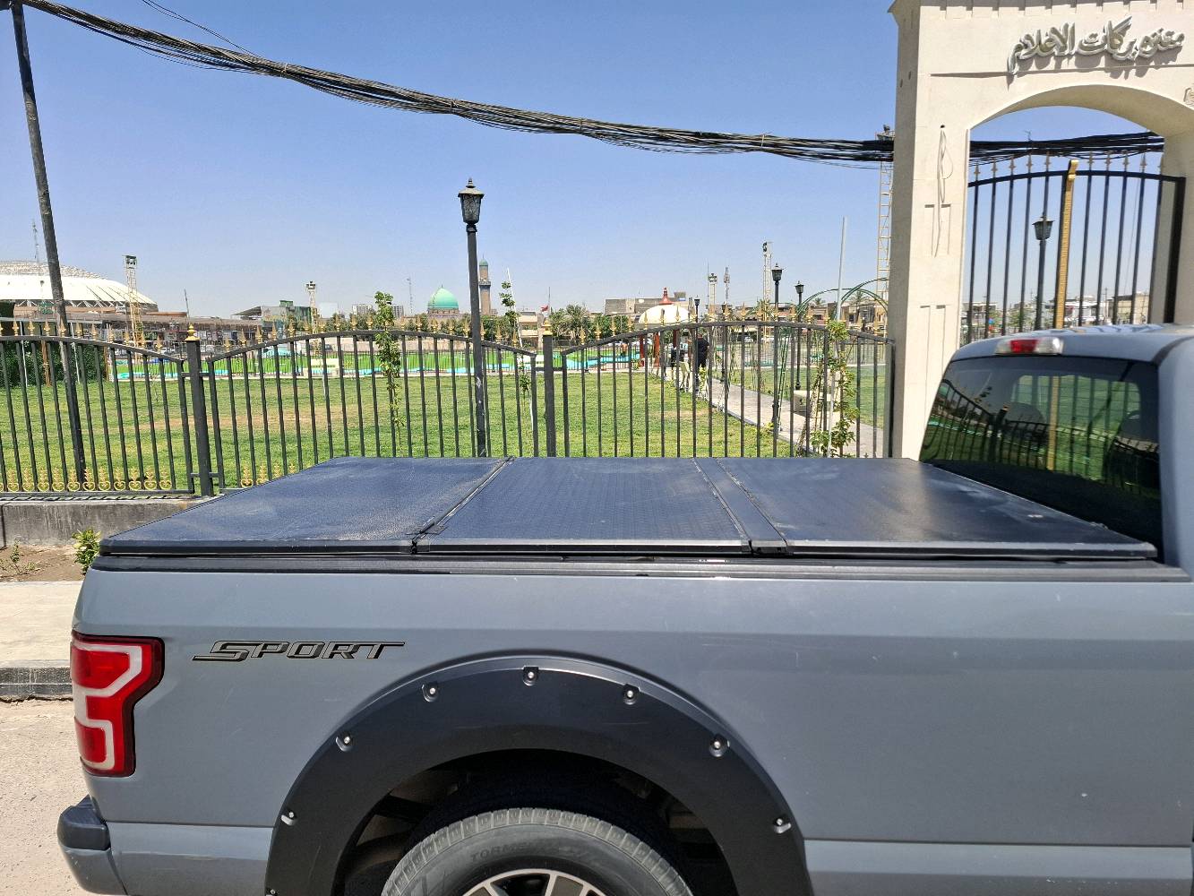 للبيع فورد F150 لون اسمنتي رقم بغداد باسمي ماشية ٢٩ الف  تك باب السيارة جديدة مشيها حالها حال الزيرو حادث كلش بسيط باللايت الايمن ومابيها صبغ بس بارد بخشم الجاملع الايمن مال حادث وبيها بارد خفيف بالبنيد وبالباب مال بدي الخلفي ... رقم الشاصي مرفع بالصور مع سنوية السيارة سعرها ١٥٥ ورقة وبيها مجال... مكانها بغداد حي الاعلام للاستفسار 009647733733771 ابو حسن والرقم بيه واتساب