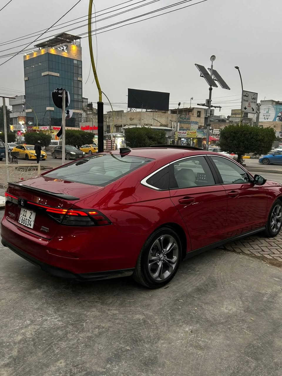 السلام عليكم للبيع
هوندا اكورد (هايبرد ) 2023

فول مواصفات  ماشيه 36 الف وارد امريكي

محرك 2000 + محركين كهربائيين

فتحة سقف

مقاعد جلد 

فول تحكم استيرن مثبت سرعة

نضام صوت 8 سماعات محيطي

نضام اوتو هولد سايد بريك بصمة

نضام النقطة العمياء 

مقاعد الامامية كهربائيه

نضام اقتصادي + اعتيادي + اسبورت

حادث بسيط  اطلاق نار صور الحادث مرفقه بدون ايرباك  وبدون صبغ

السيارة جداً جداً نضيفة

السعر 195

للاتصال ***********
