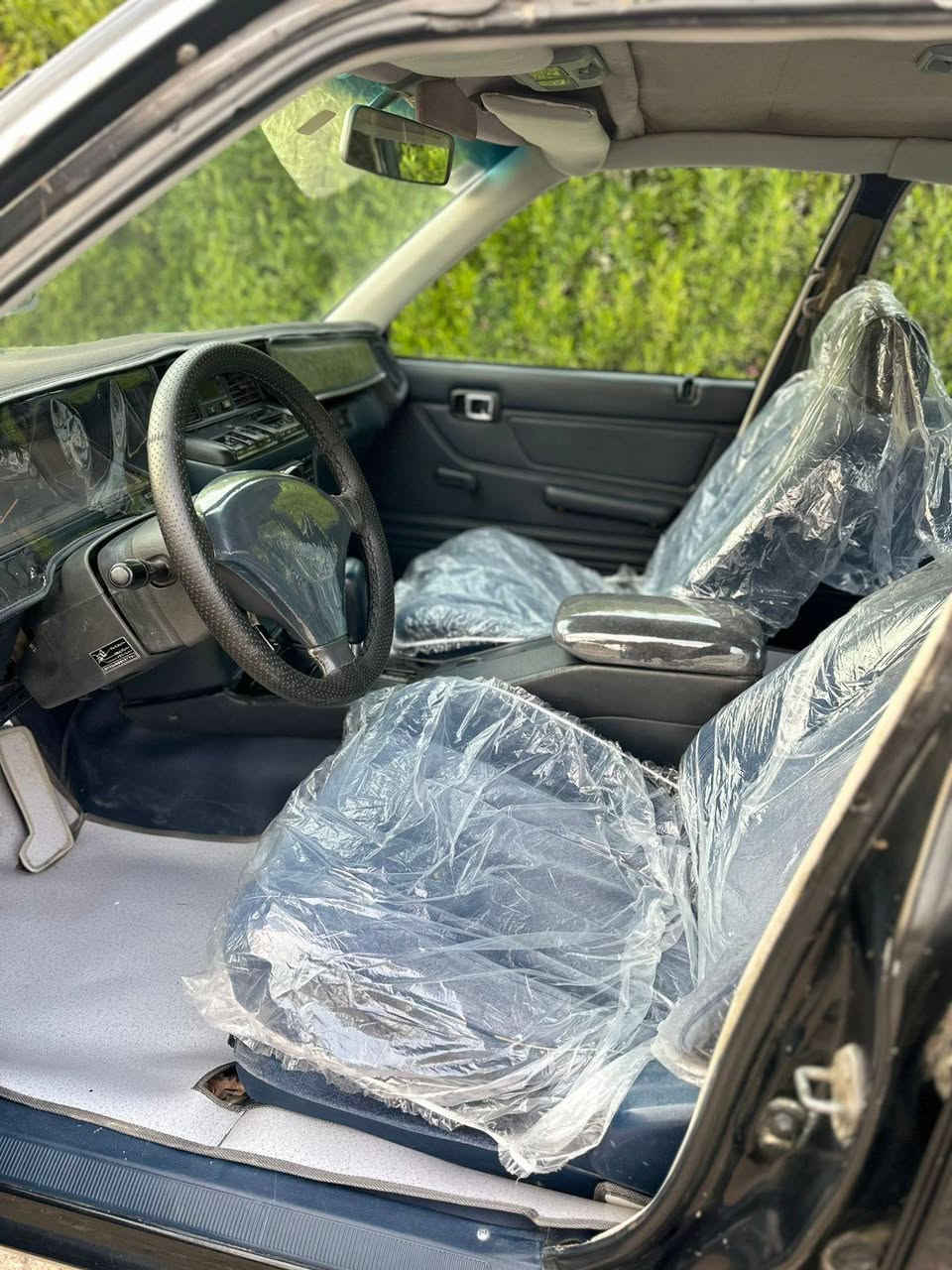 سلام عليكم سيدان 1989 السيارة نضيفة كلش بيهة صبغ صفحتين فقط وصورهة موجودة قبل الصبغ جمالية فقط قمارة وبنيد وصندوك بلاديات سنوية جديدة رقم انكليزي ديالى السيارة احلة من الصور بهواية عليهة ادامة كاملة تخم تاير صدر امامي خلفي نوزلات بلكات كهربائياتهة كله شغالة مابيهة كلوب طافي والسيارة متعوب عليهة كلش والصور تحكم ميحتاج اسولف مصروف عليهة هواية بيع فقط بدون مراوس 
السعر 68
مكان السيارة ديالى خانقين 
***********
