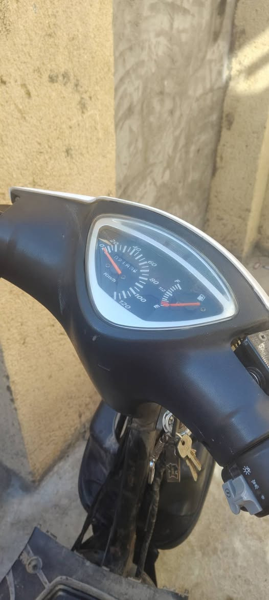 السلام عليكم شباب عندي غراض للبيع
لحية وترايش ب20 وبي مجال 
كفرات كاملة غدة الماسدة ب20 وبي مجال 
حاضنة دشبول ابيع عدة الدشبول بس الحاضنة هية وجاملغ الخلفي وسوادب15وبي مجال 
كلجات2 ورولجز 2 ولبة ب35 وبيهن مجال 
بك لايت كامل وماسدة ب15 وبي مجال 
العنوان بغداد المنصور قرب تمثال ابو جعفر الرقم ***********
