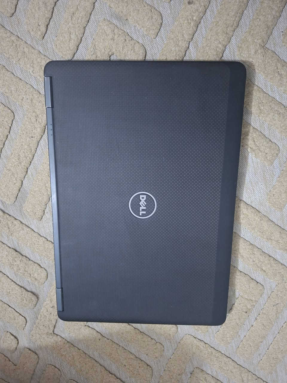 لابتوب dell للبيع 
الجهاز لمس المواصفات بل صوره معاه حقيبه و شاحنه لل علم بطاريته جديده و ما بي أي مشكله شغال مثل الورد تعال و افحص و انطيك بي ضمان فحص الجهاز سعره 200 الف بس
للاستفسار الاتصال على *********** متوفر واتساب أيضن
