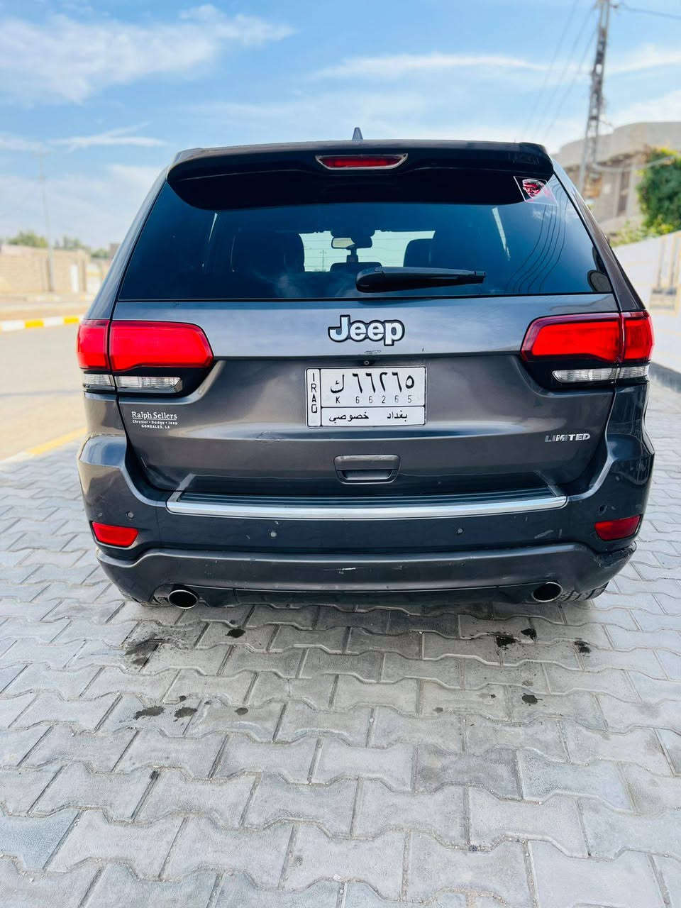 السلام عليكم
للبيع للبيع جيب شيروكي لمتدد فول مواصفات للاخير.. مكينه 3600كفاله بيهه 3قطع صبغ 
رقم بغداد باسمنه سنويه 2029تحويل وكاله حاظر.... السياره جديده وجاهزة من كلشي 
العنوان بابل الشوملي 
السعر 157
***********وتساب
***********
