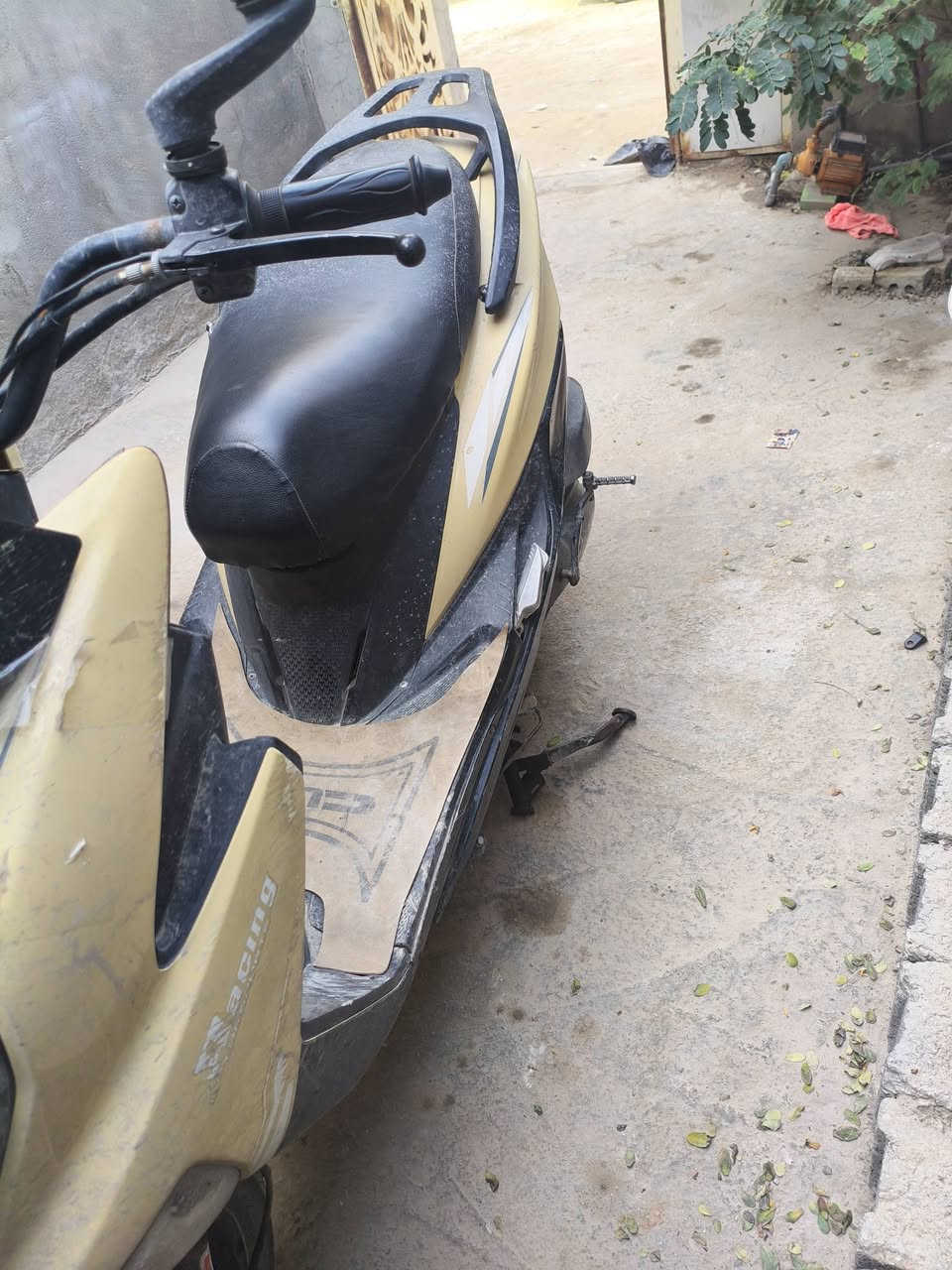 سلام عليكم دراجه سترونك نضيفه مامفتوحه ياباني اصلي كابريته يحتاجلهه تنضيف سعر250. بيهه مجال بصيط *********** مكان كربلاء شارع الحر
