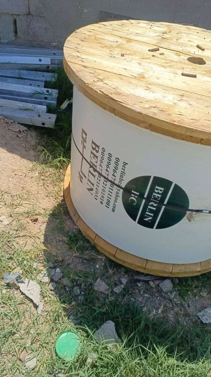 السلام عليكم ورحمة الله وبركاته مستعدون لبيع وشراء المواد الكهربائيه وكافت انواع العامود والاسلاك الظغط العالي وكافت العوازل ومعدات الربط والقابلوات وكافت احجام المحولات في عموم محافظات العراق 🇮🇶 
المكان سامراء العباسيه خط السريع مجاور محطت الرافدين 
هاتف ***********واتساب واتصال

