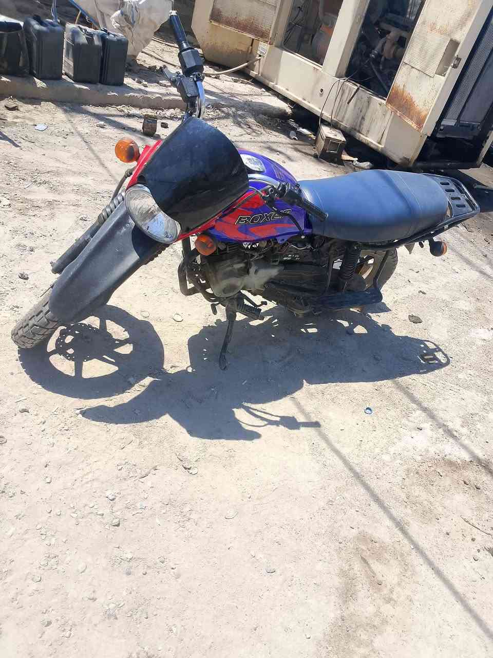 سلام عليكم بوكسر للبيع موديل ٢١مجفته جديد شغاله كامله سلف ماعرف شبي تشتغل هندر سعر ٦٠٠وبيه مجال مكاني بغداد دوره الهوشه ***********

