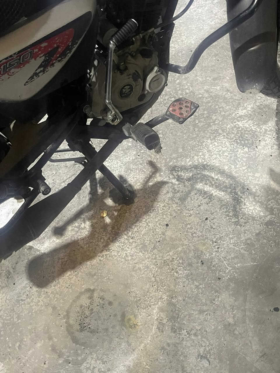 سلام عليكم دراجه بوكسر موديل 23  

درجه بيه حداث خفيف تانكي ماشه خلفيه فقط  لبيع سعر مليون و 900 بيه مجال مرقمه بسمي  *********** رقم  مكان بغداد العبيدي
