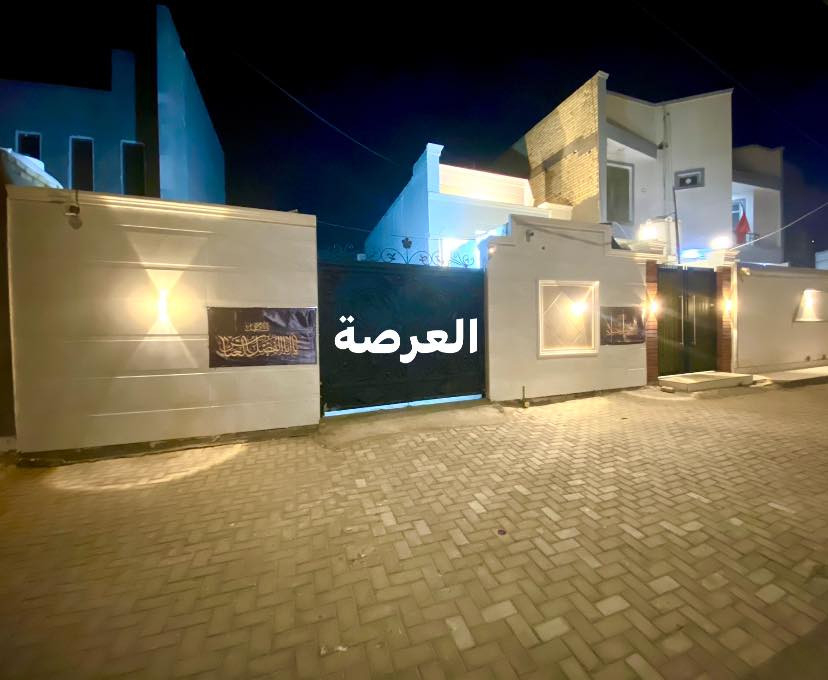 #إعلان رقم (205)

 // دار و عرصة للبيع المكان ال 36 شارع _20_  //

 #التفاصيل

دار للبيع المساحة _ 150 _ م طابق واحد جديد
غرفة واحدة + صالة + استقبال + مطبخ + صحيات داخلية وخارجية + طارمة خمس متر  +مخزن بالسطح 

و عرصة المساحة _ 150 _ م جاهزة سياج وكل تفاصيل أساس حجر ودفن تراب + سبيس وحدل الارض + سبتتنك 4*4 
العرصة تسحب عليه قرض 

الدار والعرصة طابو صرف ينباع اثنينهم او واحد منهم عرصه ام الدار المساحة الكلية _ 300 _م 

الموقع شارع _ 20 _ بظهر اذاعة الكفيل  موقع جيد
عرض الرصيف مقابل الدار _5 _م 
البيع الدار بالنقد 

الاستفسار اكثر مراجعة مكتبنا او مراسلة الصفحة او الاتصال على الرقم ادناه 

#العراق _ السماوة _حي العسكري _ قرب جامع الامام علي (ع)

رقم المكتب_ ***********_ ابو حسين 

#الخارطة للاستثمار العقاري #
        _خدمات عقارية_
