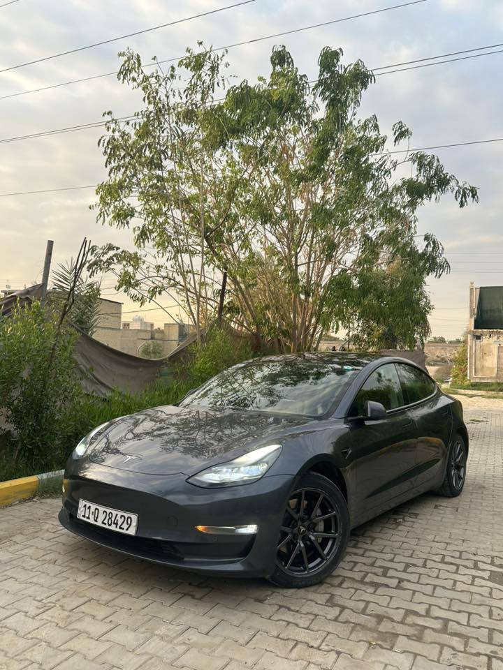 السلام عليكم 

Tesla model 3 dual motor long range 
450 حصان 
من 0-100 4.4 ثواني 

اوف لاين 
ماشية 45 الف 
حادثها بسيط و صور الحادث بالمنشور 
سعرها 155 
بيع او مراوس 
مكانها اليرموك او الشعب 
 ***********
