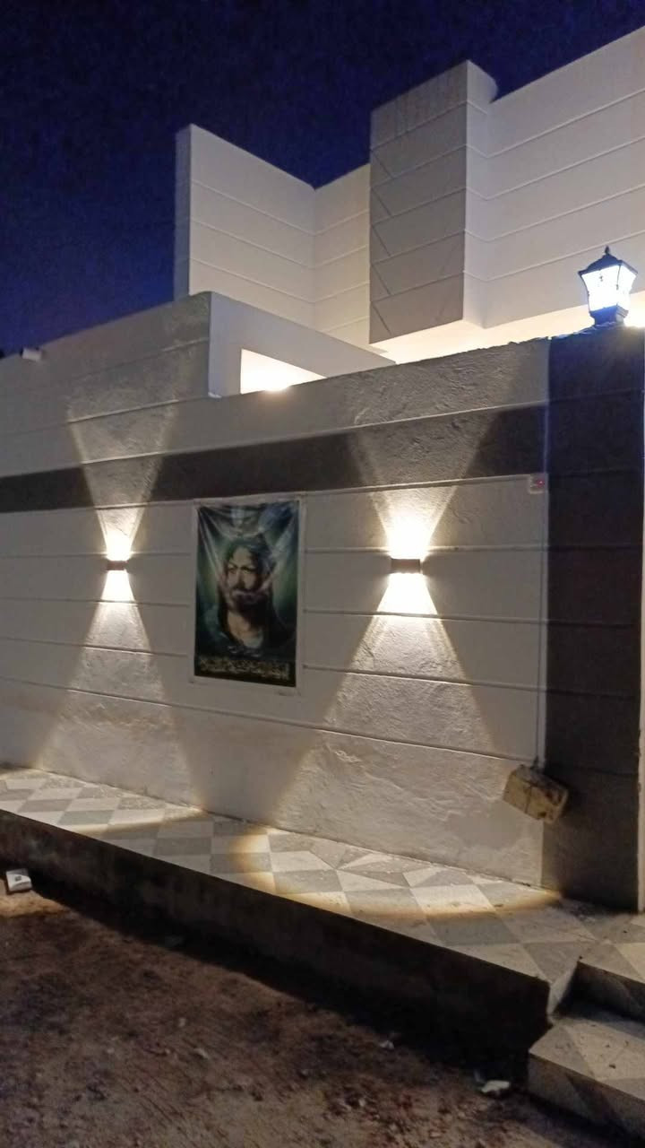 بيت طابو زراعي سند ٢٥مسجل بلبديه المساحة ٢٢٠م في حي الجامعة نهاية شارع عشرين. بناء حديث صب كونكريت معمل يحتوي على غرف النوم ٢ وبراني ومطبخ حار وبارد وصحيات خارجيه وداخلية أحد الغرف سويت حمام داخلي وكراج سيارة وحديقة السطح شتايكر يحتوي على كيزر وتانكي مي أعلى ارتفاع فوك البيتونه يوصل المي كلش قوي. الشارع مجاري .كهرباء ثري فيرز. الاستفسار الاتصال على الرقم *********** يوجد وأتساب
