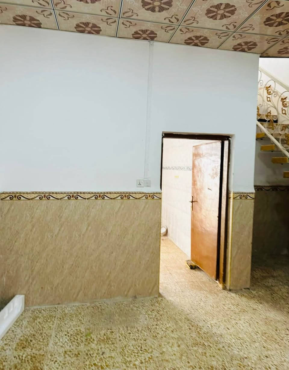 دار ايجار 100 متر حي الوفاء غرفه وصاله ومطبخ واستقبال كاشي سيراميك نظيف 
للاستفسار واتساب فقط
*********** النجف, العراق
