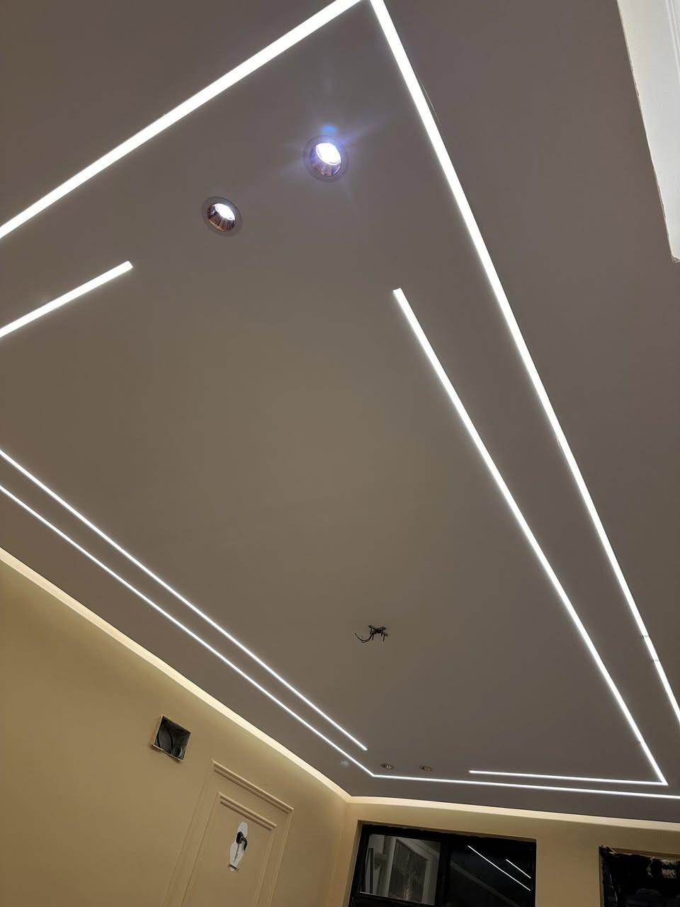 ديكور داخلي وصبغ جزء بسيط من اعمالنا ***********
