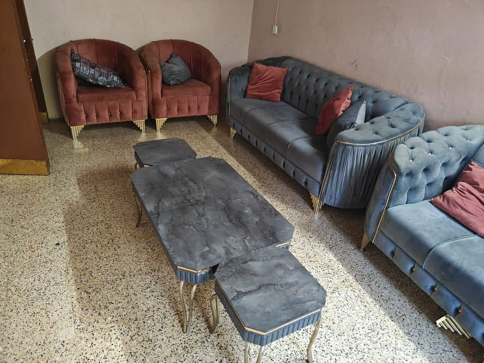 السلام عليكم عندي طخمين مستعمل شي قليل
الرصاصي مع الطابوريات كلهم ب٤٥٠ قفل بيع مستعجل

‭***********‬
