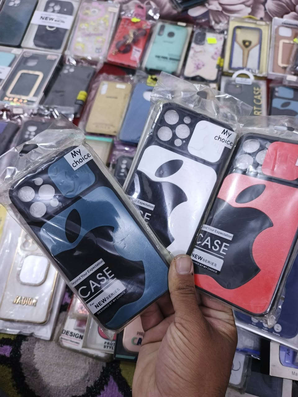 كفرات كافه أنواع الآيفون كافه انوعه العادي بلاص الجديد إلى ١١,١٢,13,14,15, كلهن موجودات رجالي شبابي نسائي بناتي بسعر تفليش والله ألف جوه سعر جمله عنواني زعفرانيه شارع معهد رقم الهاتف ***********, يريد يشتري دزلي خاص ودزله نموذج وبخدمتكم،
