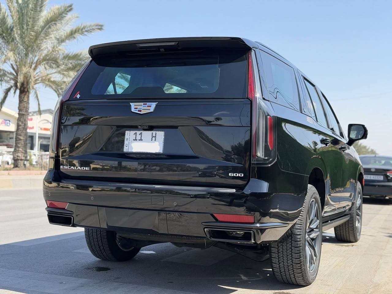 كاديلاك 2023 اسكاليد خليجي ضمان وكاله المنصور
رقم بغداد باسمي 
ماشيه ٦٥ الف كيلومتر 
مغلفه بالكامل ppf من زيرو بي ضمان ١٠ سنوات
مكفوله من الصبغ والبارد والشخط والرصعه والتكحيل سياره جديده بالكارتون كأنما زيرو استخدام شخصي 
كير ومحرك كفاله برغي ممفتوح بيهن 
رقمي ***********

معروفه مواصفات الكديلاك 
٣٦ سماعه / كشنات كلهن كهرباء / جكات / ٥ شاشات / ٥ كاميرات / واقع معزز ونايت فجن / حساسات ورادارات من جميع الجهات / بانوراما / دوسات شفط / كشنات تدفئه تبريد / راخل منفصل vip

والسياره جديده جدا جدا جدا 
 كل غراضها بالجيس وبعدها ارضيتها ممطبوكه عليها وشادلها تخم تاير ومسويلها وادامه كامله 
السعر ٧٤٥ وبيها مجال 
***********
