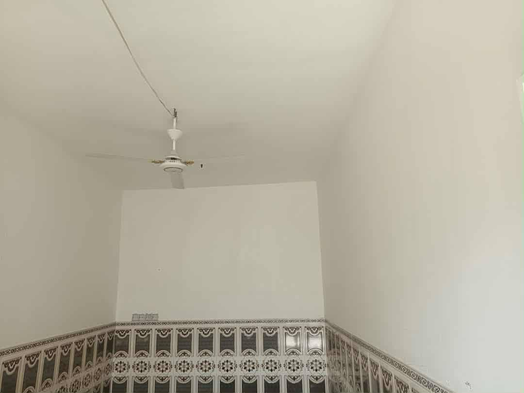 بيت للبيع مساحه 100 مربع مقابيل شارع ستين بدوانم  بيه بناء قرفه وستغبال و صاله ومطبخ بيت صب رايده ب 26   مكلف بنشر هاذ رقم صاحب البيت ‏‪0780 620 4371‬‏ الشراي يتصل
