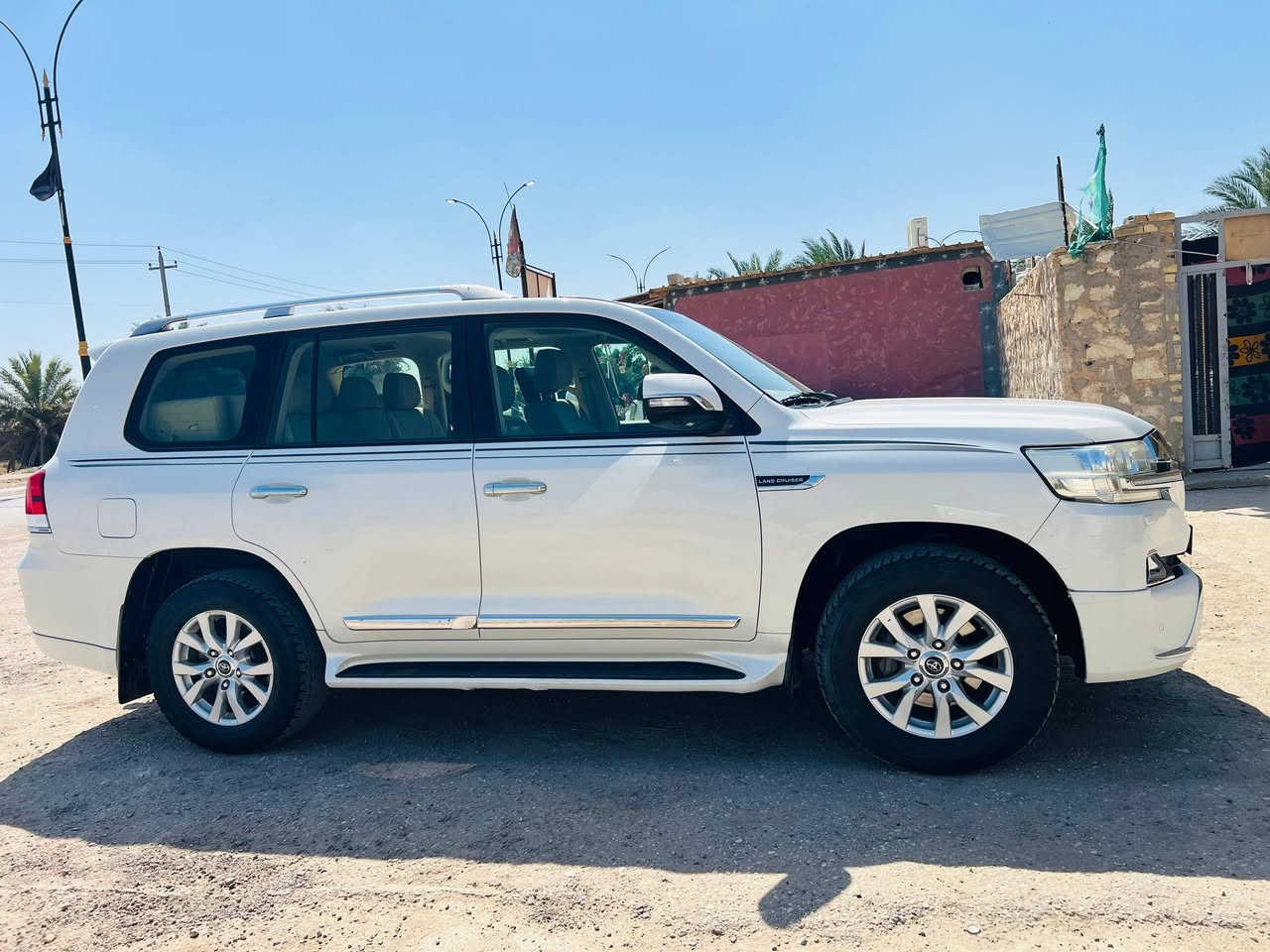 لاندكروز v6 gxr موديل 2016 فول مواصفات. ✈️
رقم بغداد دولي بأسمي
هزه وسنويه جديده
مطفأ حريق
خمس كامرات محيطيه 
تشغيل عن بعد
8 اريباك 
كفاله عامه حت الشخط 
حساس امامي خلفي 
3قطع تبريد
فتحة سقف
ماشيه 130 الف قابل للزياده
تحويل مباشر
سيارة جاهزه من كل النواحي 
السعر 450
***********
***********
