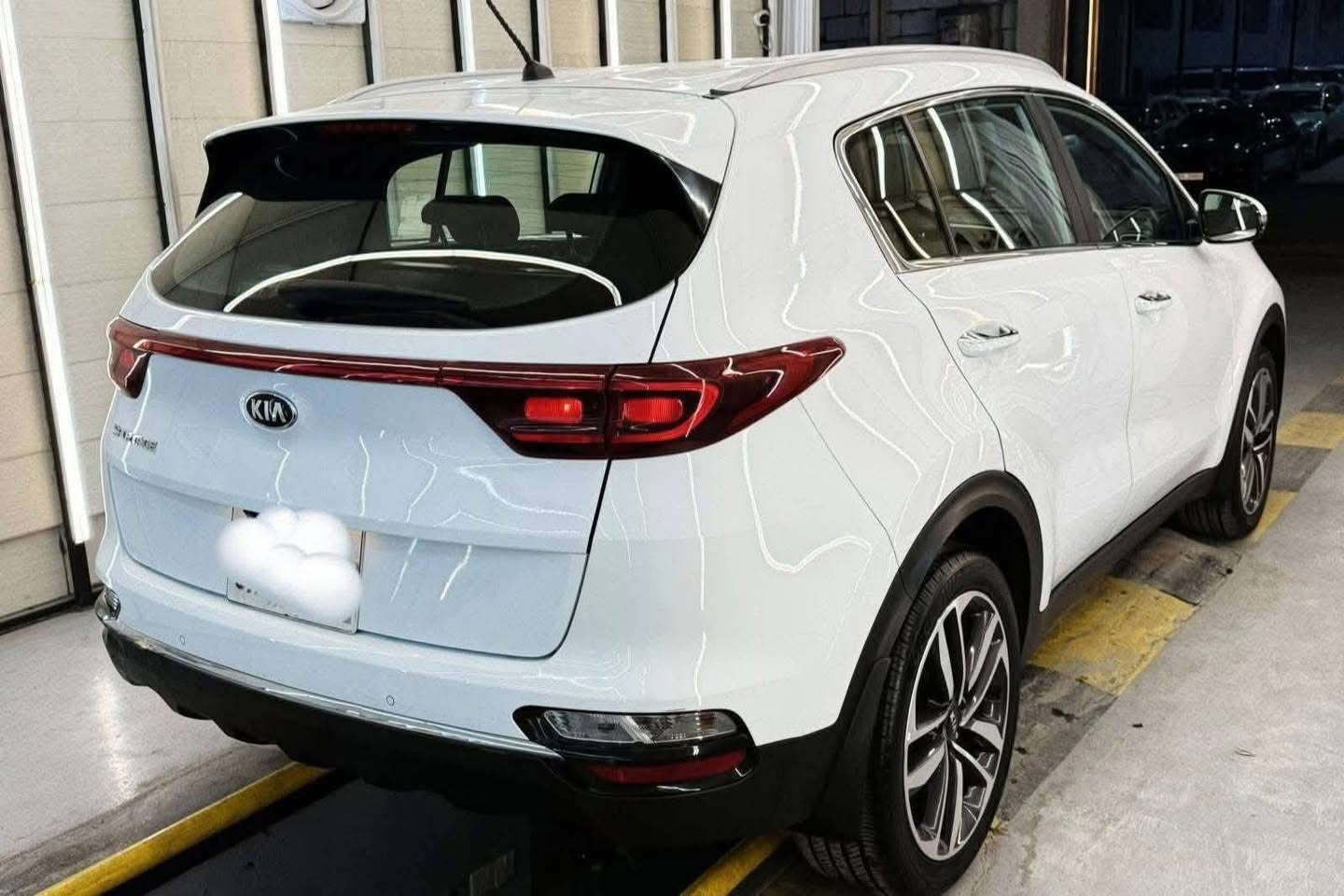 السلام عليكم
كيا سبورتج خليجي رقم اربيل 

 موديل 2019 مكينة 2400 gdi

ماشية 50 الف مكفولة كفالة عامة

مواصفات عادية فور ويل تحكم جهتين مانع انزلاق

السيارة مكفولة من الصبغ والبارد

مكانهة بغداد السعر 180

***********
