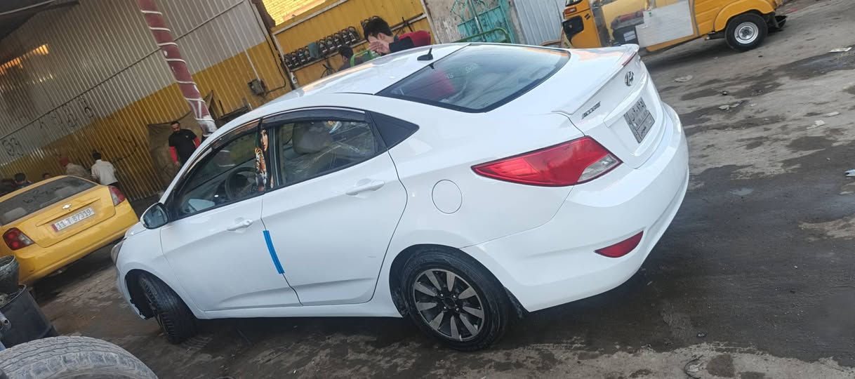سياره البيع اكسنت 2015 مصبوغه عام مقفوله من الضربه مكينه 1600 نظيفه حلوه سياره  مكينه مقبولات سعر 85 ***********
