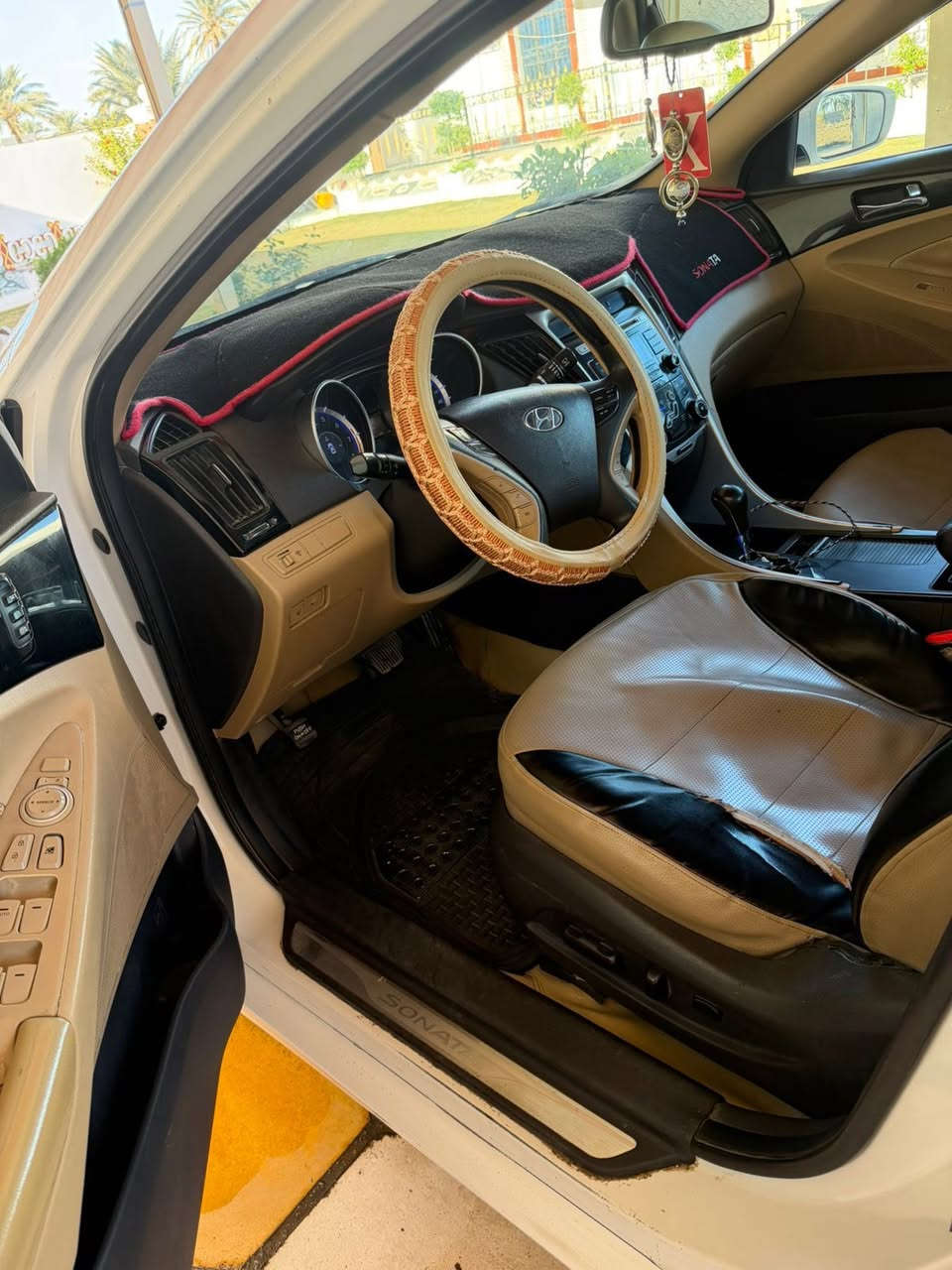 سوناتا خليجي موديل ٢٠١١   محرك ٢٤٠٠ دوش فول موصفات  صبغ ثلاث قطع بدون دواخل السعر   ١١٥٠٠  يعني دفتر وخمصطعش ورقة  مكان السيارة رمادي حصيبة الشرقية.  ***********
