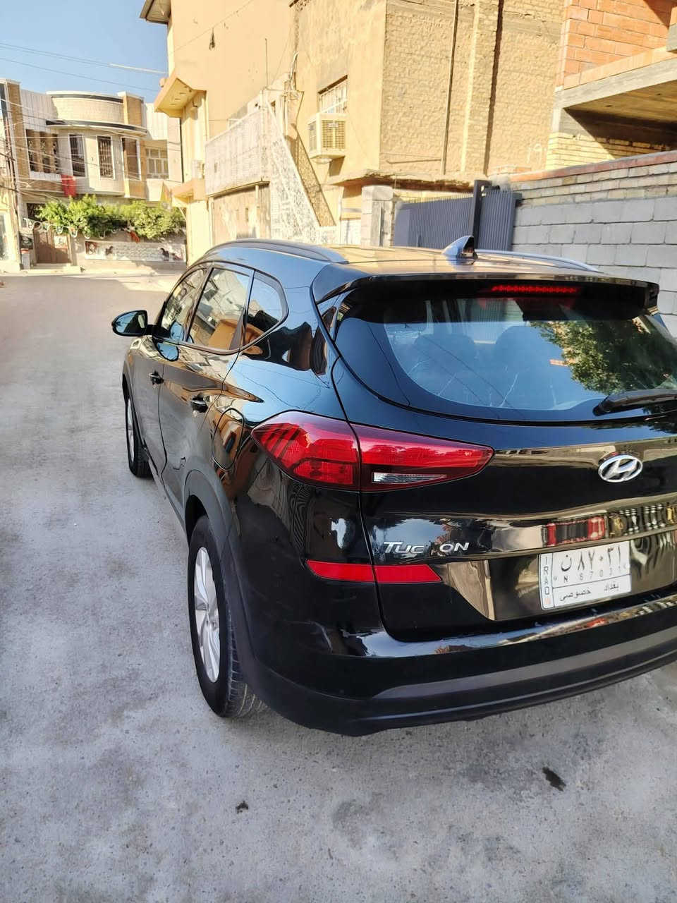 السلام عليكم توسان موديل 2019 رقم بغداد لون اسود بيه جاملغ او ربع البنيد او بيه مباوك باب السايق بنيده جارد كهربائياته كامله تخم تاير صدر امامي خلفي جديد مكينه كير جدد للبيع او للمراوس سعره 135 او بيه مجال قليل مكاني ديالى بعقوبة ***********
