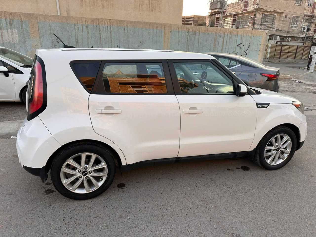 السلام عليكم.. صول موديل 2018 رقم بغداد وارد امريكي ليبل واحد محرك 2000 تحكم استيرن جهتين شاشة كاميرا ماشية 73 ميل السيارة جاهزة من كلشي صدر وتبريد وعليها ادامة كاملة بيها اللغد الايمن مصبوغ والسونارمرفق مع الصورالسعر 97 للاستفسار الاتصال***********
